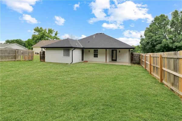 944 E Market ST, Warrensburg, MO 64093
