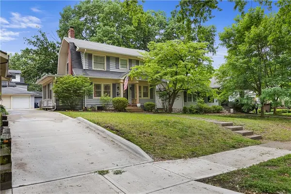 5836 Oak ST, Kansas City, MO 64113