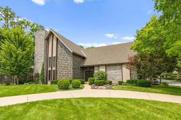 8800 Rosewood DR,  Prairie Village,  KS 66207