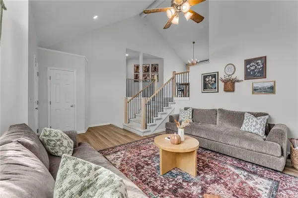 33046 W 88th TER, De Soto, KS 66018