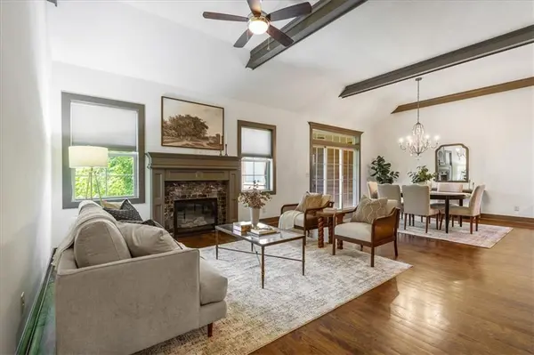 14835 Meadow LN, Leawood, KS 66224