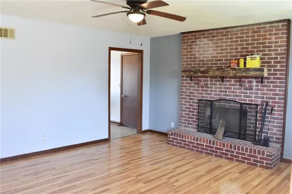 329 W Slater ST, Marshall, MO 65340