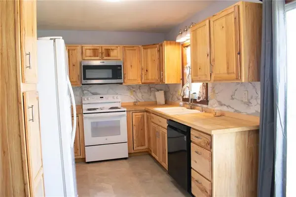329 W Slater ST, Marshall, MO 65340