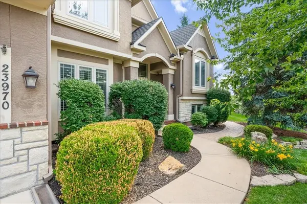 23970 W 112th TER, Olathe, KS 66061