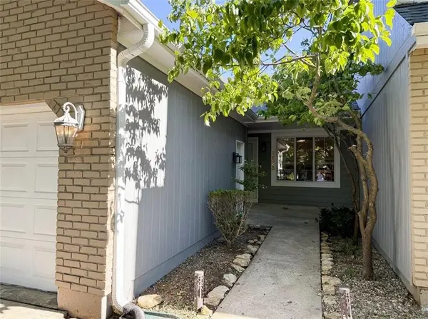 8323 W 120 TER, Overland Park, KS 66213