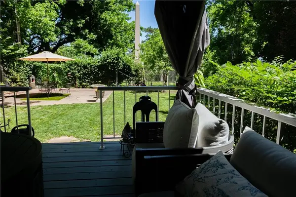 240 E 30th ST, Kansas City, MO 64108