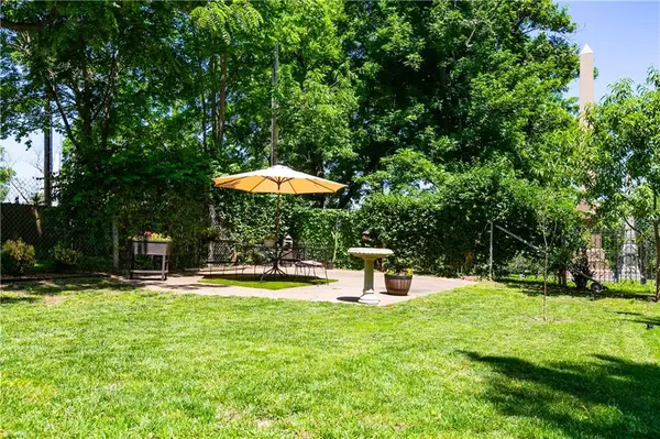 240 E 30th ST, Kansas City, MO 64108