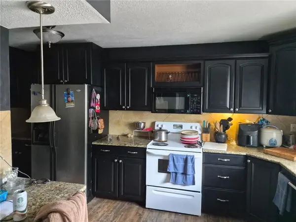 8828 Carriage DR, Lenexa, KS 66215