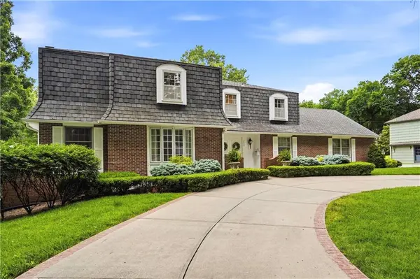 3423 W 92nd PL, Leawood, KS 66206
