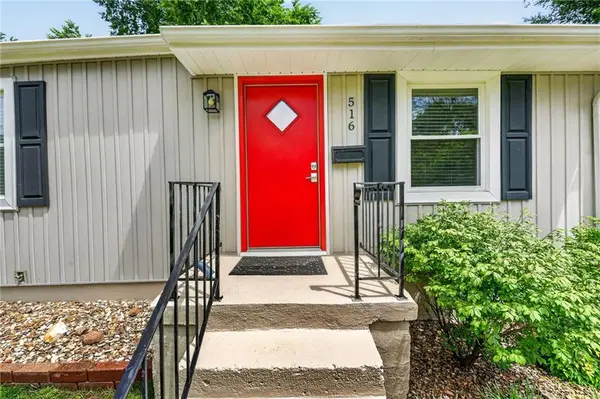 516 W 87th TER, Kansas City, MO 64114