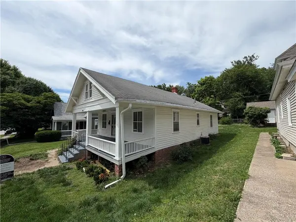 2907 Felix ST, St Joseph, MO 64501