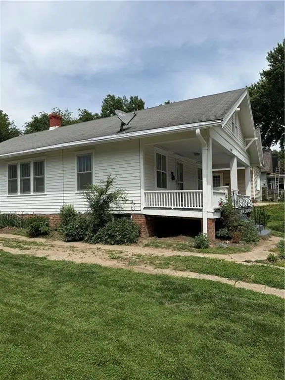 2907 Felix ST, St Joseph, MO 64501