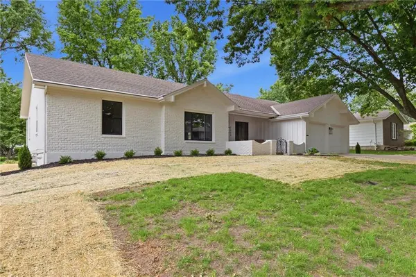 7523 W 98th TER, Overland Park, KS 66212