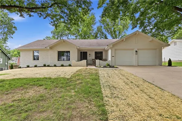 7523 W 98th TER, Overland Park, KS 66212