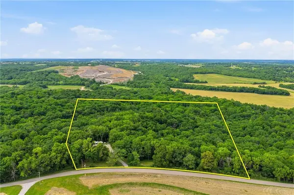 5525 Pigeon Hill RD #SE, Agency, MO 64401