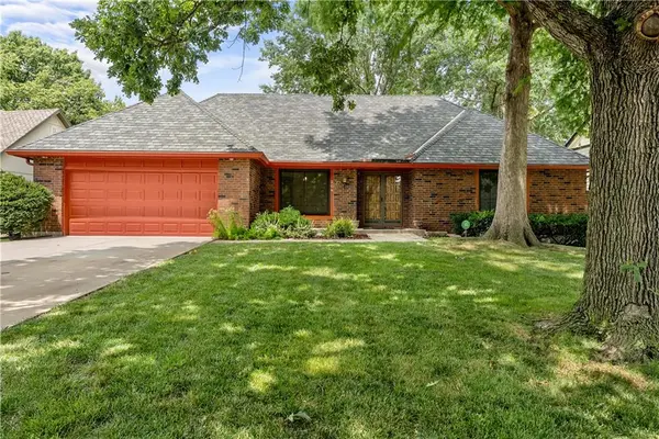 204 NW Cypress ST, Lee's Summit, MO 64064