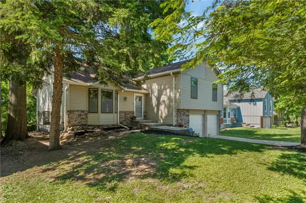 10203 W 50th TER, Merriam, KS 66203