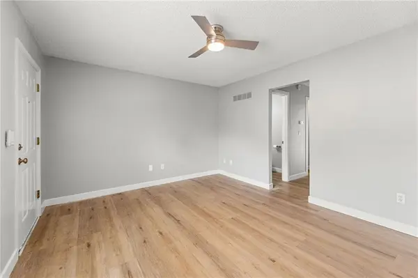 10011 W 52ND ST, Merriam, KS 66203