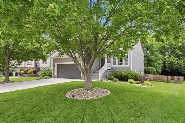12602 S Clinton CT, Olathe, KS 66061