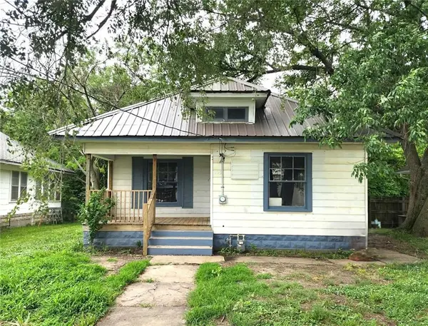 305 E Forest ST,  Girard,  KS 66743