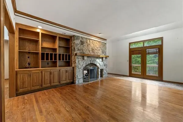 10263 Garnett ST, Overland Park, KS 66214