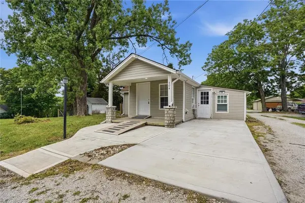 404 Salem RD,  Excelsior Springs,  MO 64024
