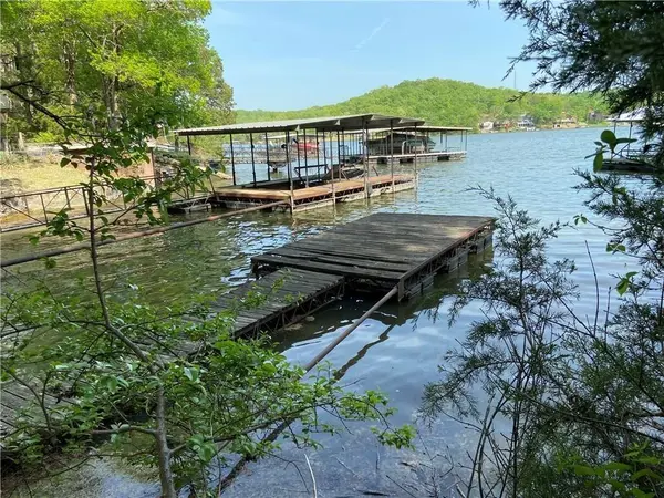 Golden Point LN, Barnett, MO 65011