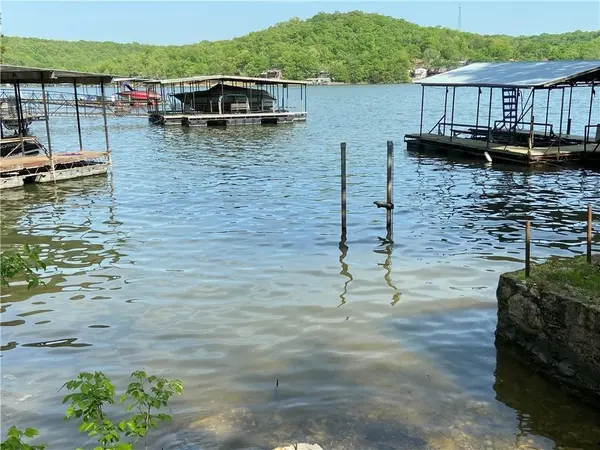 Golden Point LN, Barnett, MO 65011