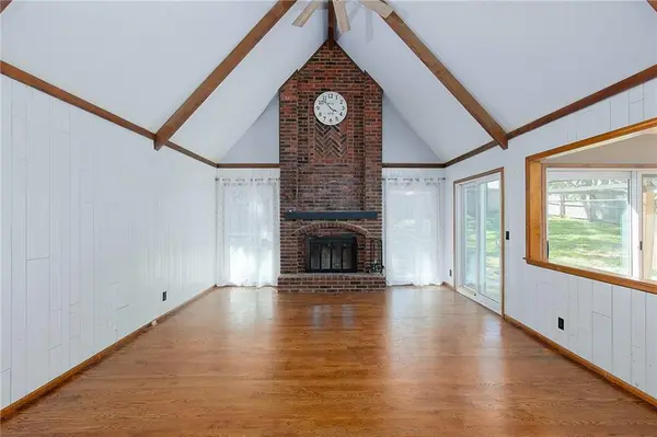 8234 Parkhill CIR, Lenexa, KS 66215