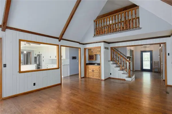 8234 Parkhill CIR, Lenexa, KS 66215