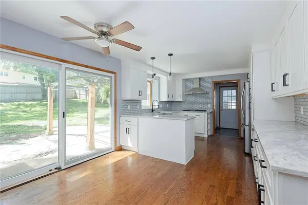 8234 Parkhill CIR, Lenexa, KS 66215