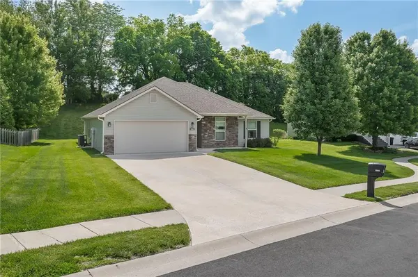 2805 Meadow Ridge DR, St Joseph, MO 64504
