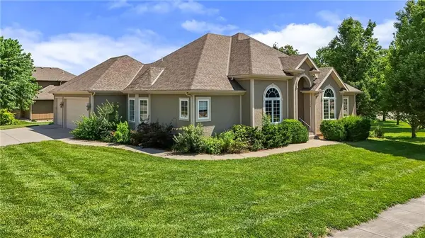 1709 Cambridge CIR, Kearney, MO 64060