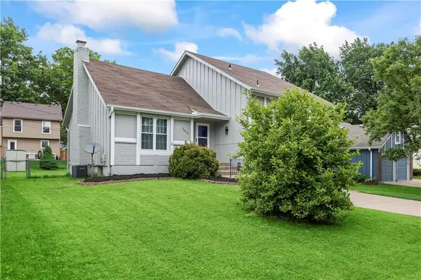 16010 W 154th TER, Olathe, KS 66062