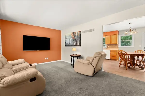 121 SE Moore ST, Blue Springs, MO 64014