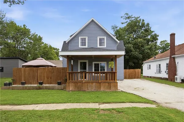 226 N 8th ST, Fredonia, KS 66736