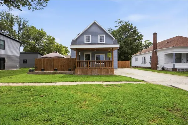 226 N 8th ST, Fredonia, KS 66736