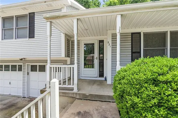 521 Airway LN, Belton, MO 64012