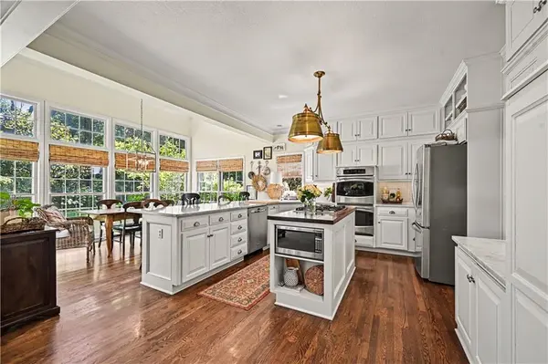 4949 W 129th TER, Leawood, KS 66209