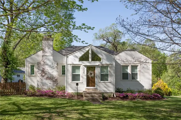 5526 Lowell ST, Mission, KS 66202