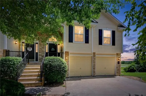1215 NW Ashley LN, Grain Valley, MO 64029