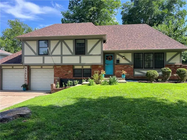 10901 W 91st TER, Overland Park, KS 66214