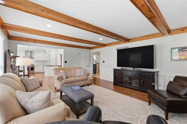 11705 Craig ST, Overland Park, KS 66210
