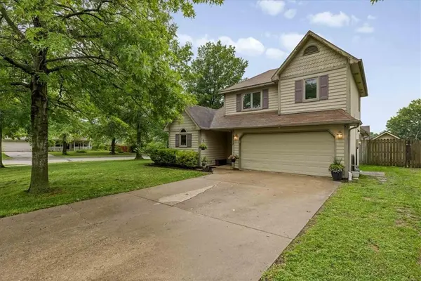 2717 Fenwick RD, Lawrence, KS 66046