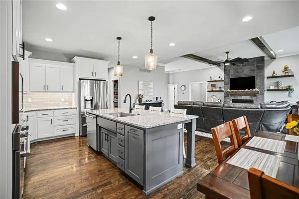1001 Meadowbrook DR, Kearney, MO 64060