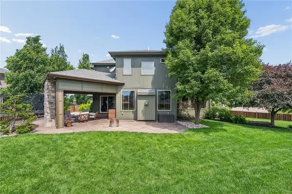 2437 NE Angel Fish CIR, Lee's Summit, MO 64086