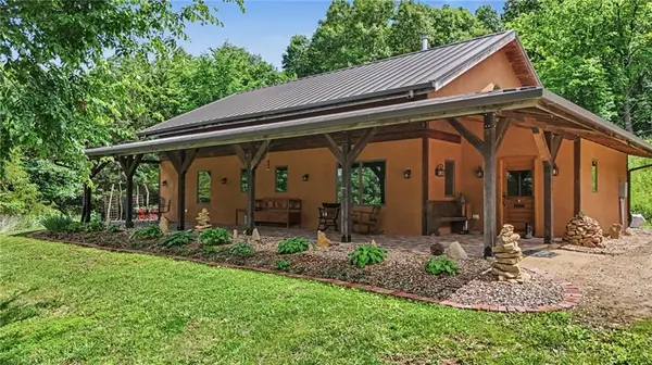 3395 Buck Creek RD, Oskaloosa, KS 66066
