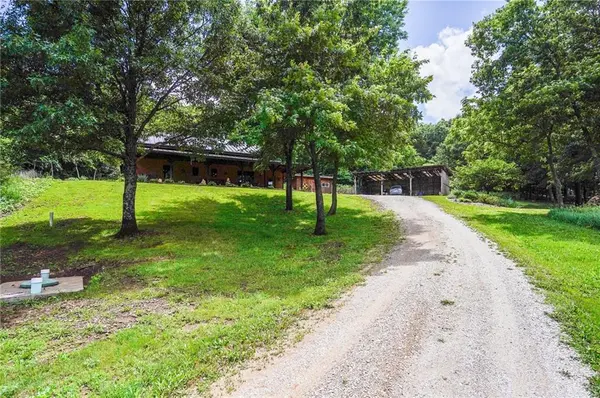 3395 Buck Creek RD, Oskaloosa, KS 66066