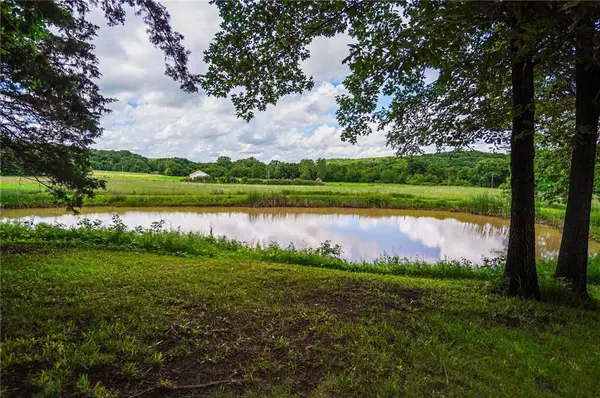 3395 Buck Creek RD, Oskaloosa, KS 66066