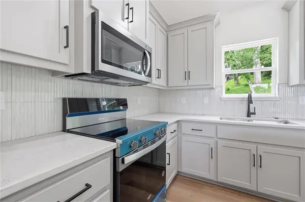 103 S High ST, Sugar Creek, MO 64054